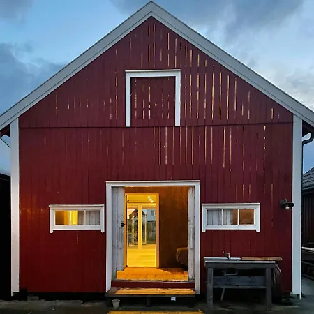 Seaside Boathouse In Veiholmen בית נופש