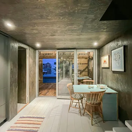 Seaside Boathouse In Veiholmen Ferienhaus *