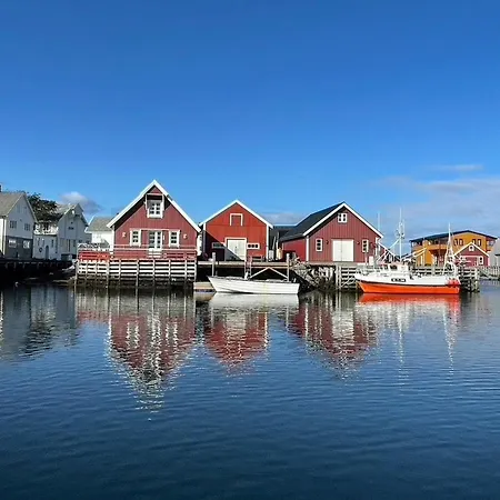 Seaside Boathouse In Veiholmen Smola