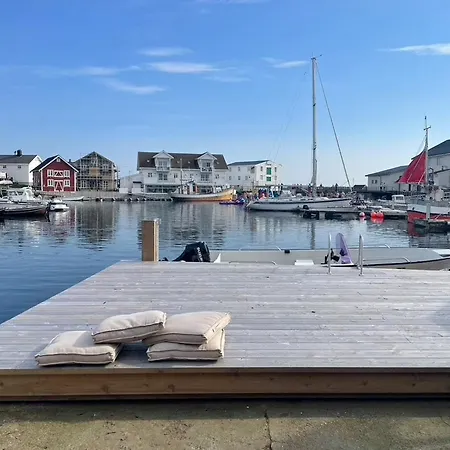 Seaside Boathouse In Veiholmen