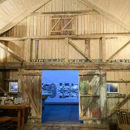 Seaside Boathouse In Veiholmen