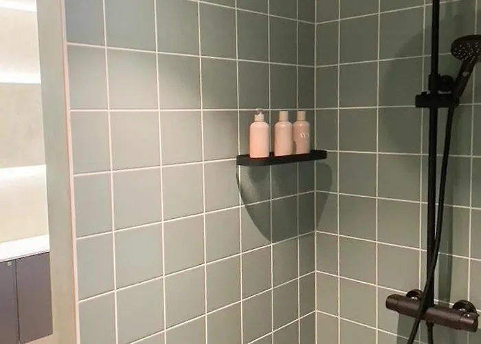 Seaside Boathouse In Veiholmen Smola