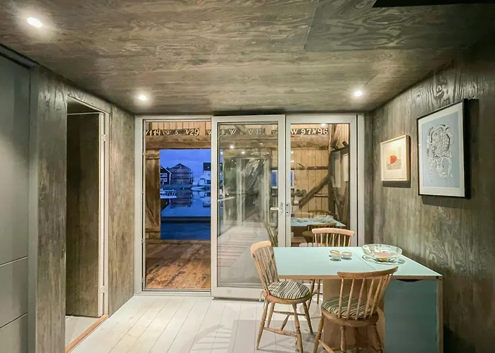 Seaside Boathouse In Veiholmen Tatil Evi *