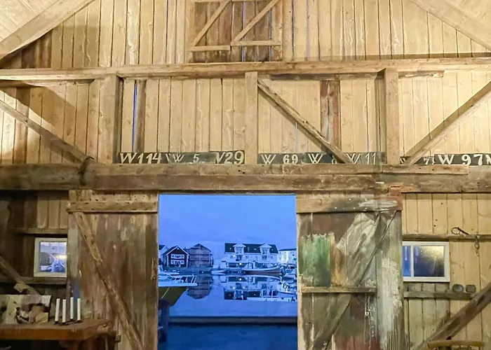 Seaside Boathouse In Veiholmen